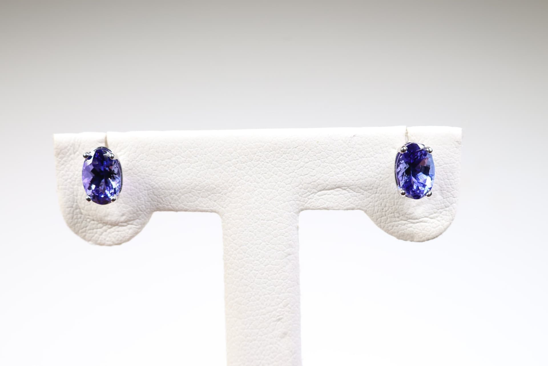 14k White Gold, Natural Tanzanite Stud Earrings 1.50ctw, 1.00 Grams Jewelry Gemstone jewelry auction at Alighieri's