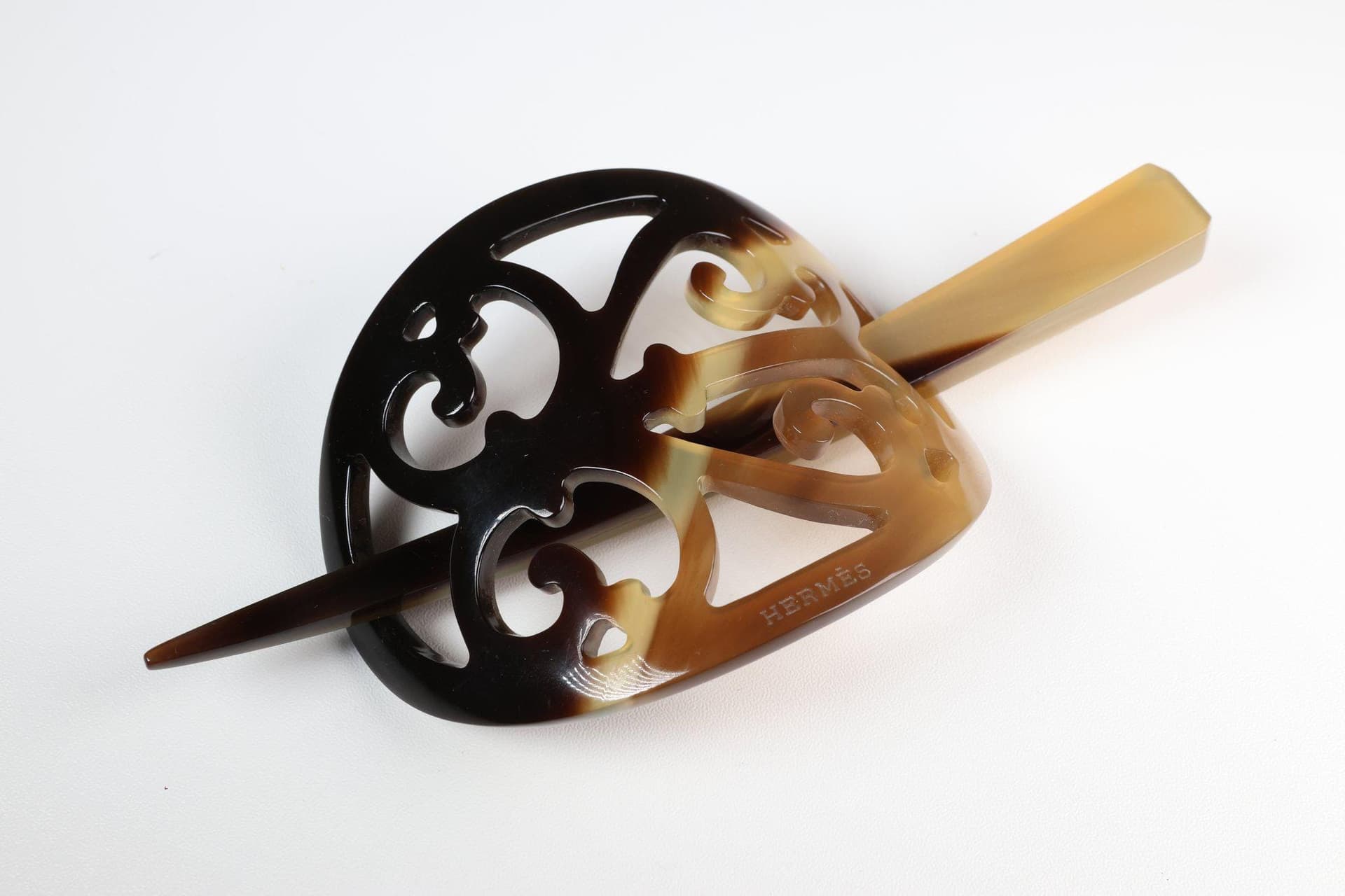 Hermes Kanzashi Hair Accessory Rocaille Buffalo Horn - Pre-owned accessories auction at Alighieri's