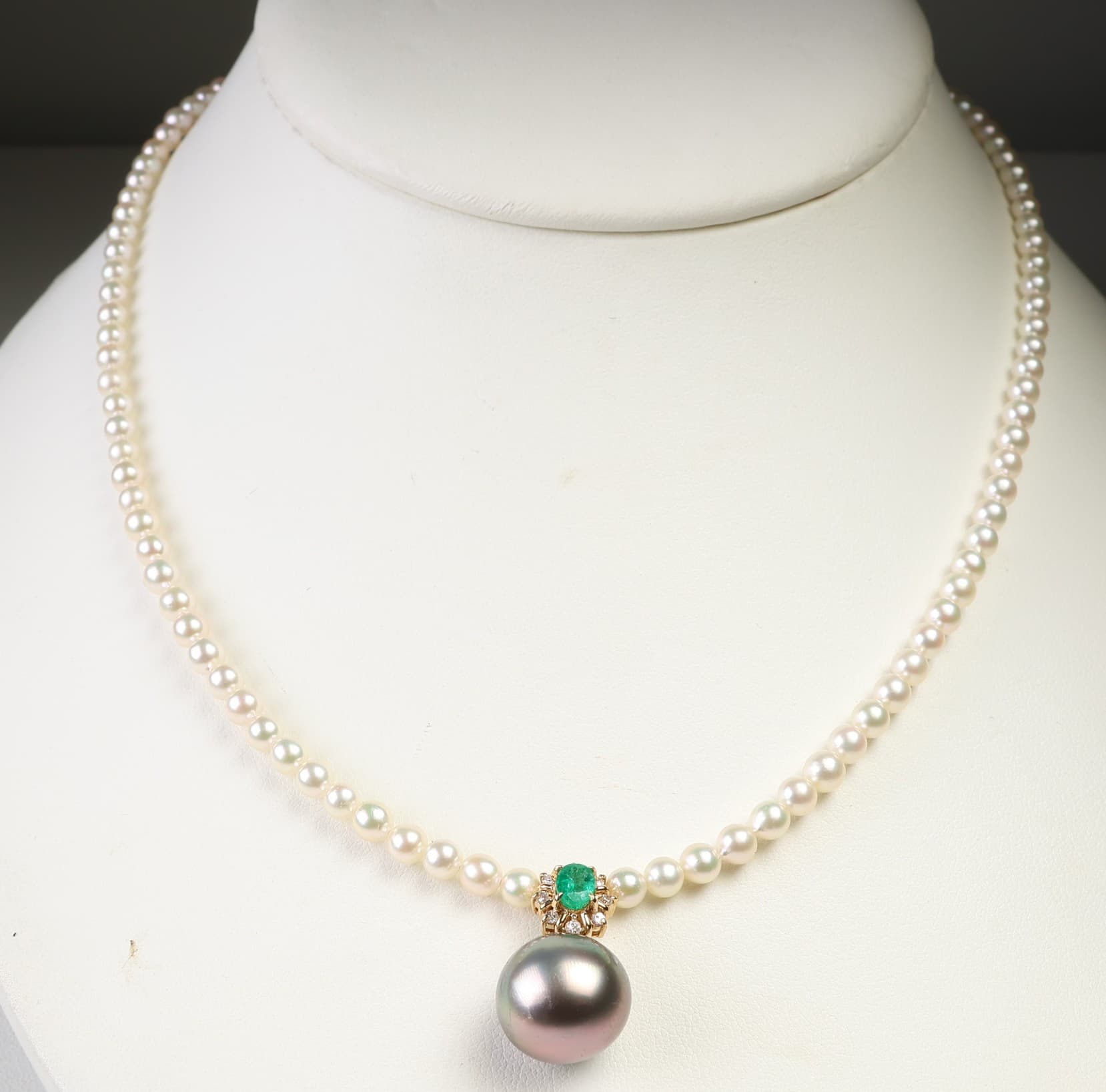 18K Gold Emerald Diamond & PEARL Pendant White Pearl Strand Necklace